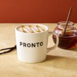 「メープルバニララテ」Rサイズ・605円~、Lサイズ・693円~