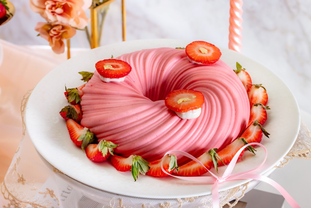 イチゴのスイーツビュッフェ「Strawberry Heaven~いちごに恋した天使の耽美~」イメージ