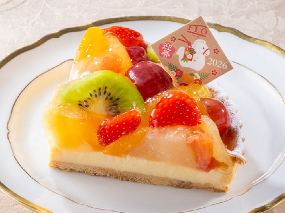 「迎春 8種のフルーツタルト」ホール・税込み3,229円、カット・税込み745円