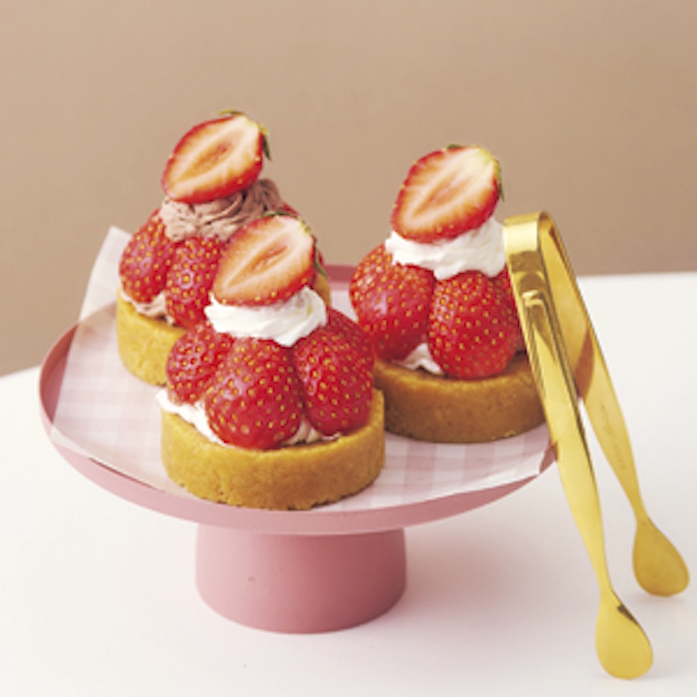 「作ってあげたい　かわいいお菓子」掲載イメージ