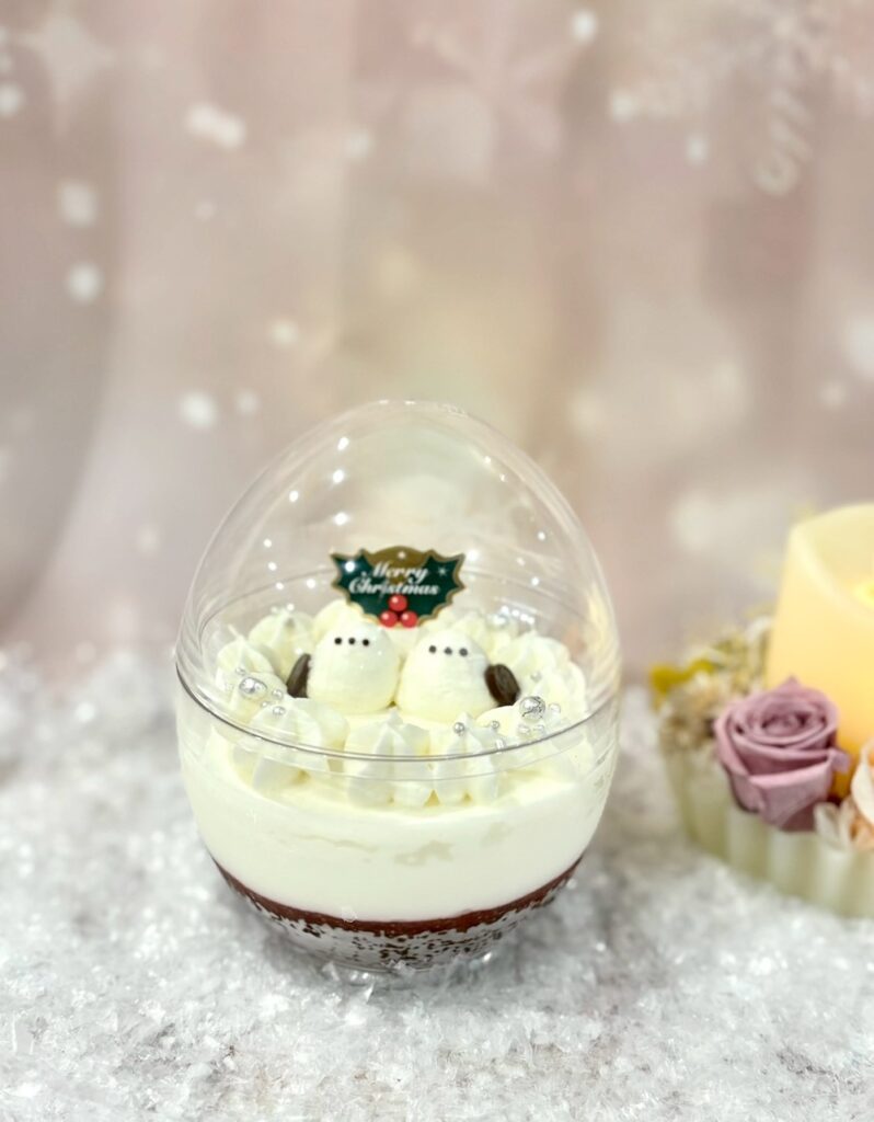 イートイン限定のスノードーム風シマエナガケーキのイメージ