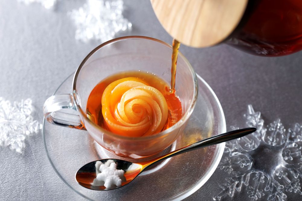 「The Lobby Lounge」にて販売する「アップル ローズ ティー（Apple Rose Tea）」単品・税込み1,500円（サービス料含む）