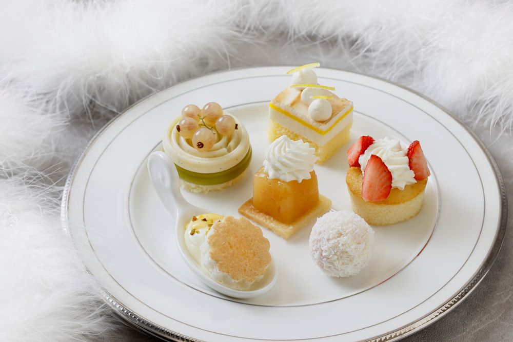 「ホワイトアフタヌーンティーセット」イメージ