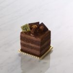 「チョコレートケーキ」税込み702円