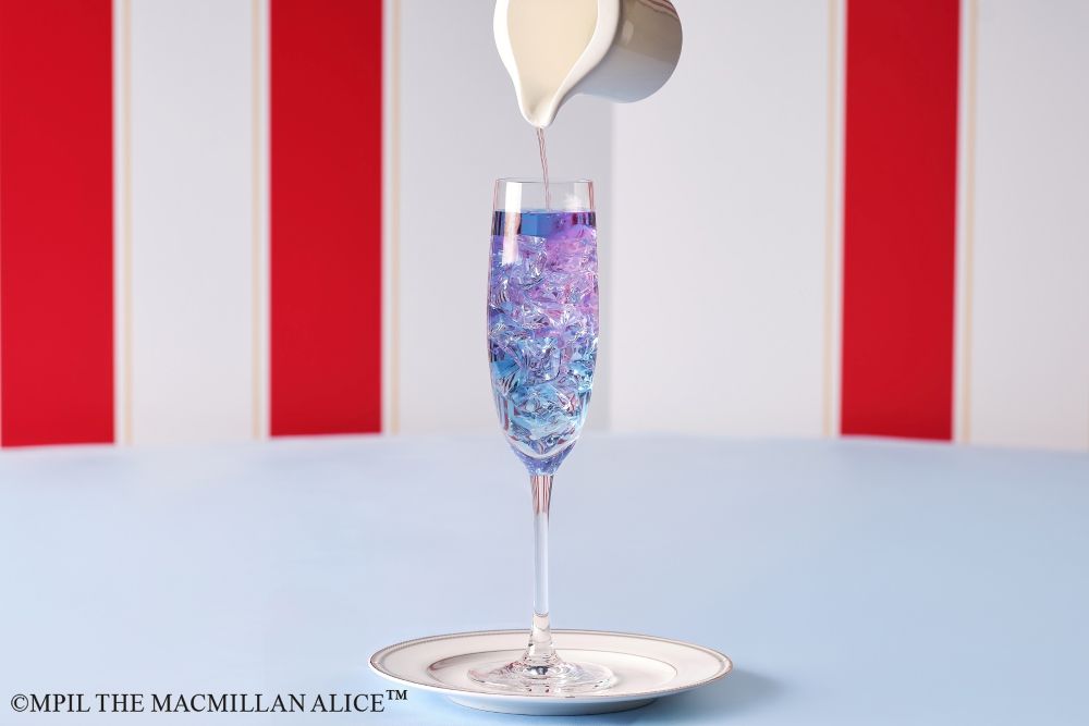 オプションメニューの「マッドティー オブ ワンダー」税込み500円～（サービス料含む）