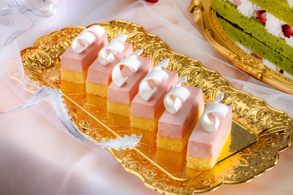 イチゴのスイーツビュッフェ「Strawberry Heaven～いちごに恋した天使の耽美～」イメージ