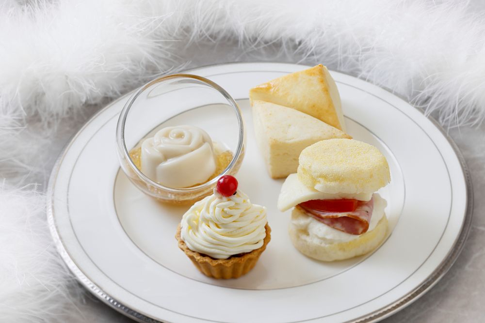 「ホワイトアフタヌーンティーセット」イメージ