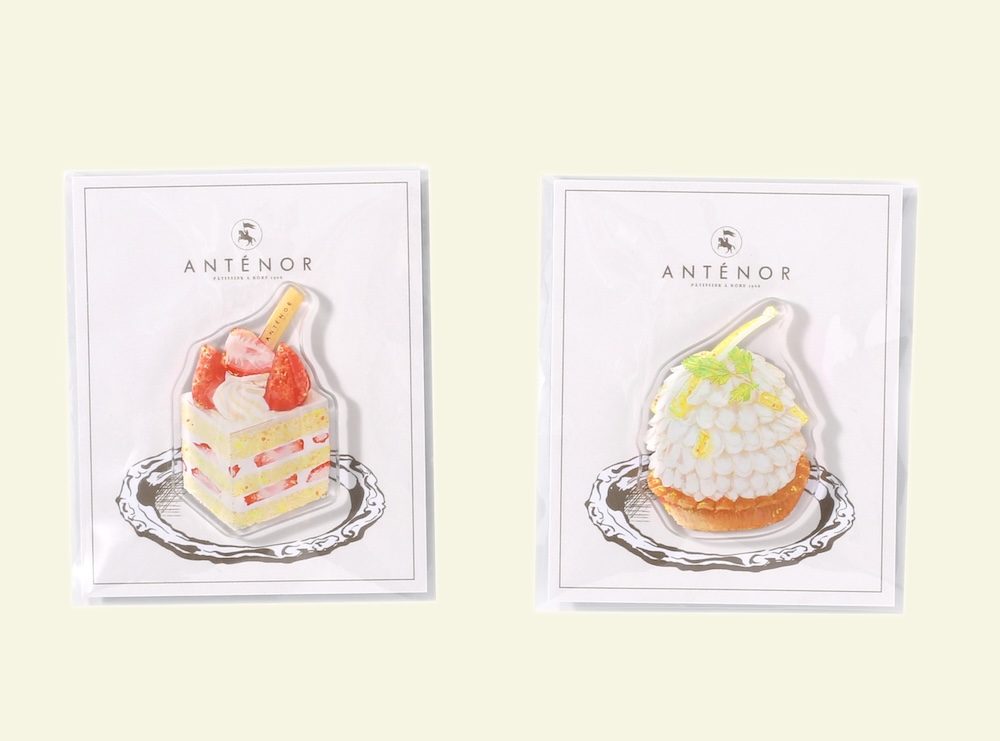 リニューアルオープン記念プレゼントのケーキ型アクリルマグネット（税込み3,000円以上購入者に1個プレゼント）。11月14日〜11月23日に提供。