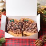 お取り寄せ向け「チョコレートとチェリーのクリスマスアップルパイ」税込み3,400円