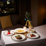 「鉄板焼きorルームサービスディナーとバラの花束でかなえるMerry Christmas!」税込み63m400円から(サービス料含む・別途東京都宿泊税)