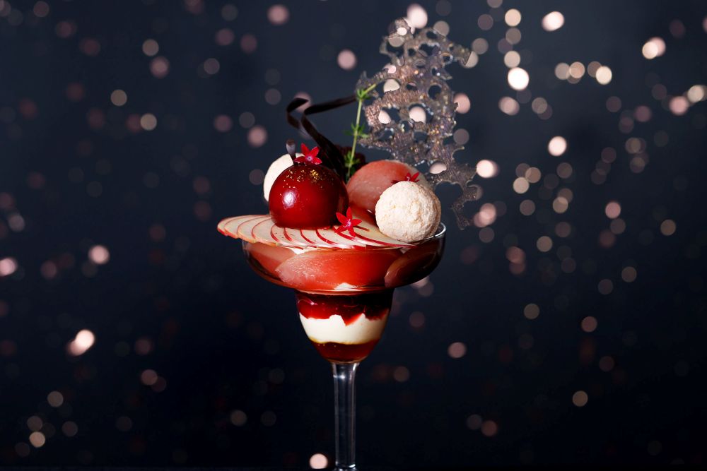 「シーズナルパフェ～アップル プラネット（Apple Planet）～」税込み3,000円（サービス料含む）