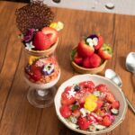 左から「アサイーボウルパフェ」、「イチゴまみれアサイーボウル」