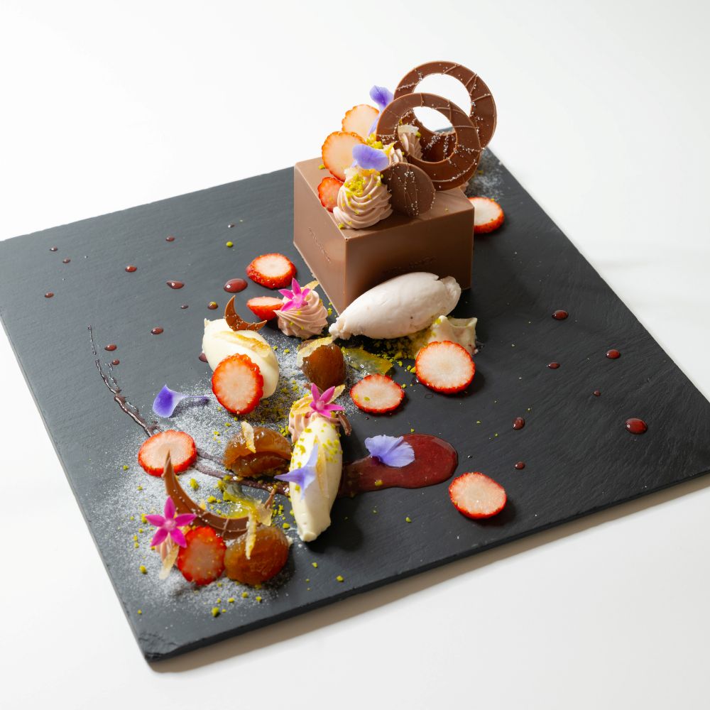 「水尾の柚子と苺のミルフィーユ ショコラ仕立ての枡」税込み2,200円