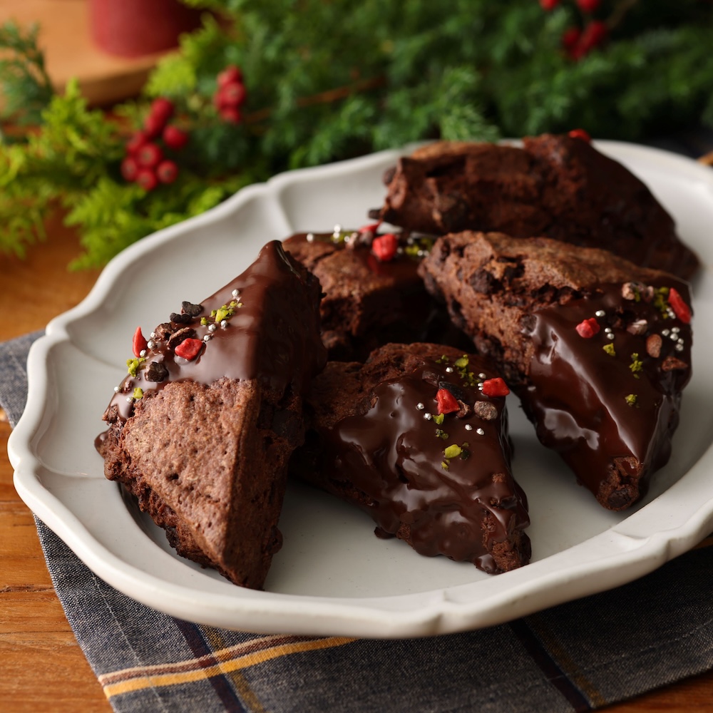 12月3日〜12月25日に全店舗で登場する「クリスマスチョコレートスコーン」税込み440円