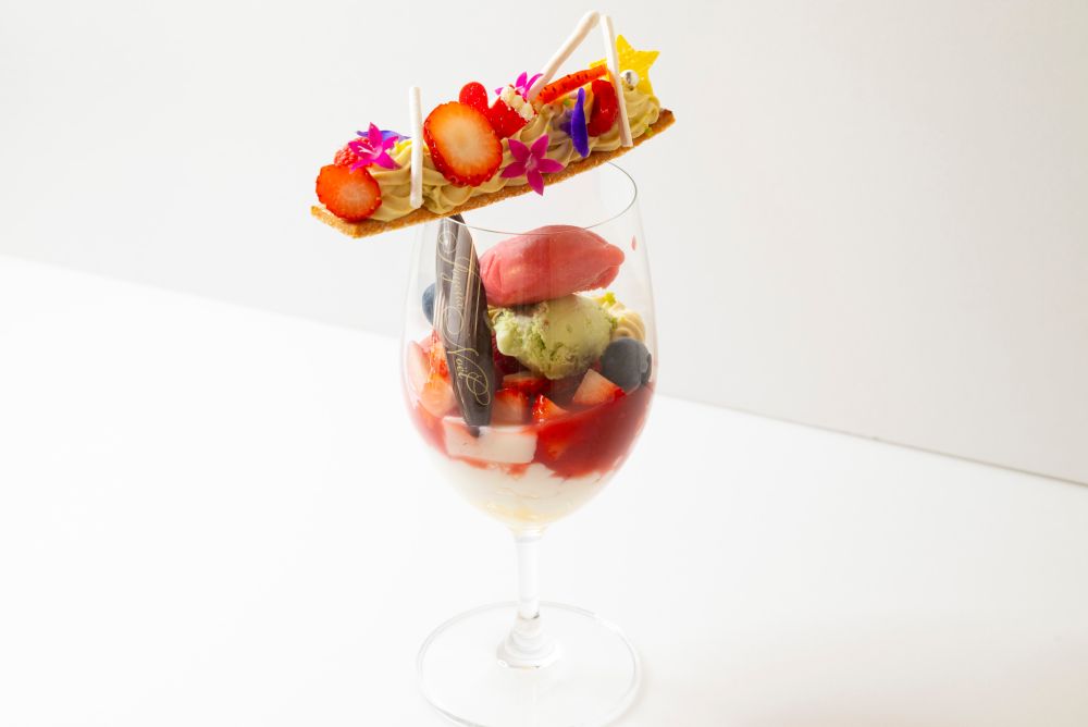 「ベリーとピスタチオのノエルパフェ」税込み2,200円
