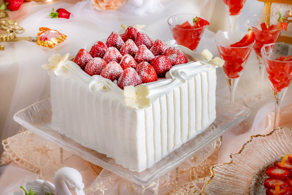 イチゴのスイーツビュッフェ「Strawberry Heaven~いちごに恋した天使の耽美~」イメージ