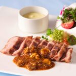 オプションメニューの「ポークランチ」税込み1,500円(サービス料含む)