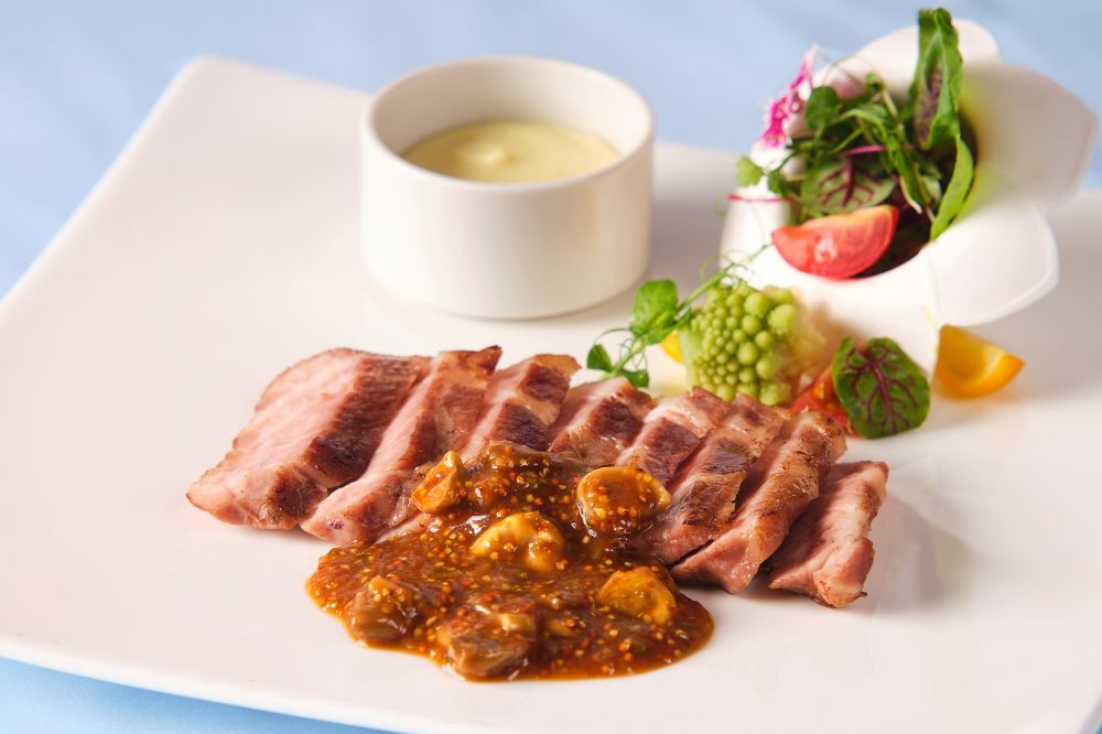 オプションメニューの「ポークランチ」税込み1,500円（サービス料含む）