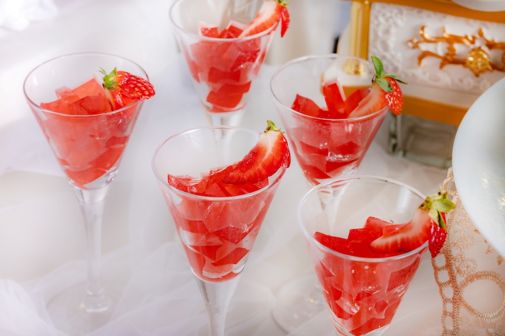 イチゴのスイーツビュッフェ「Strawberry Heaven～いちごに恋した天使の耽美～」イメージ