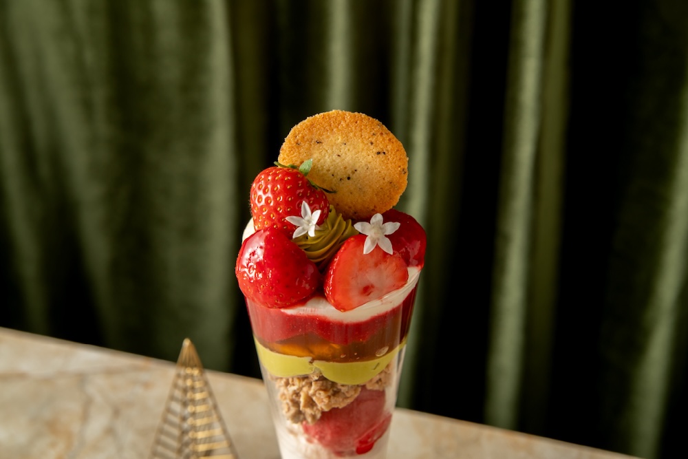 「苺とピスタチオのパルフェ ～ブリアンローズのジュレとともに」税込み1,800円