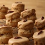 12月3日〜12月25日に全店舗で登場する「メープル＆ピーカンナッツ」税込み400円