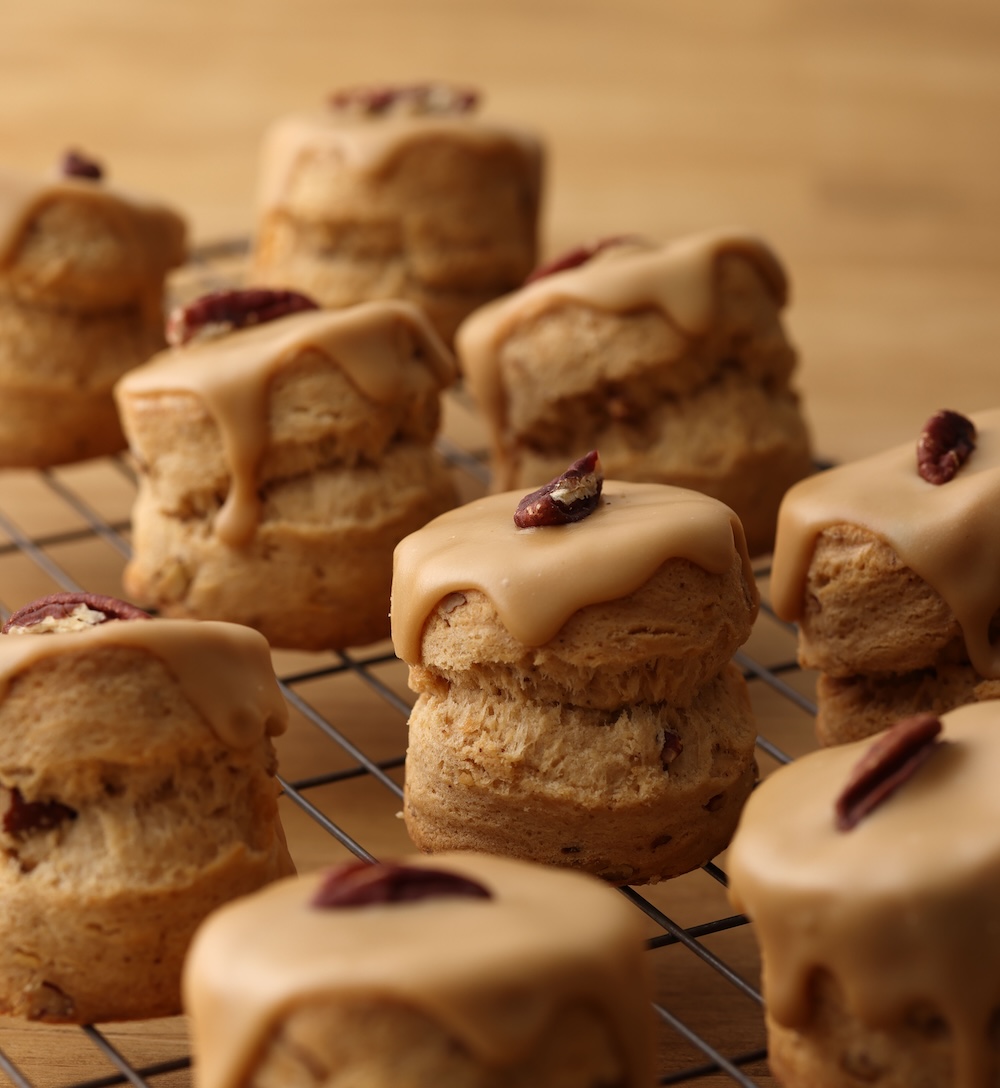 12月3日〜12月25日に全店舗で登場する「メープル＆ピーカンナッツ」税込み400円