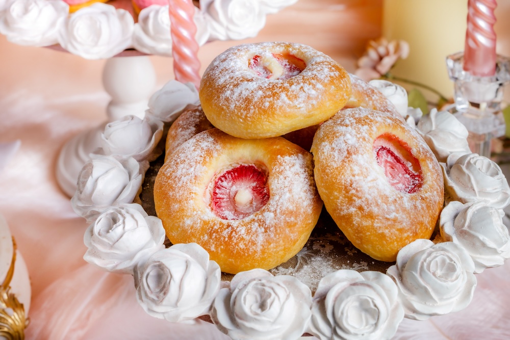 イチゴのスイーツビュッフェ「Strawberry Heaven～いちごに恋した天使の耽美～」イメージ