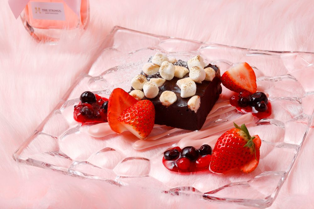 オプションメニューの「ストロベリー&マシュマロ ブラウニー」税込み2,000円(サービス料含む)