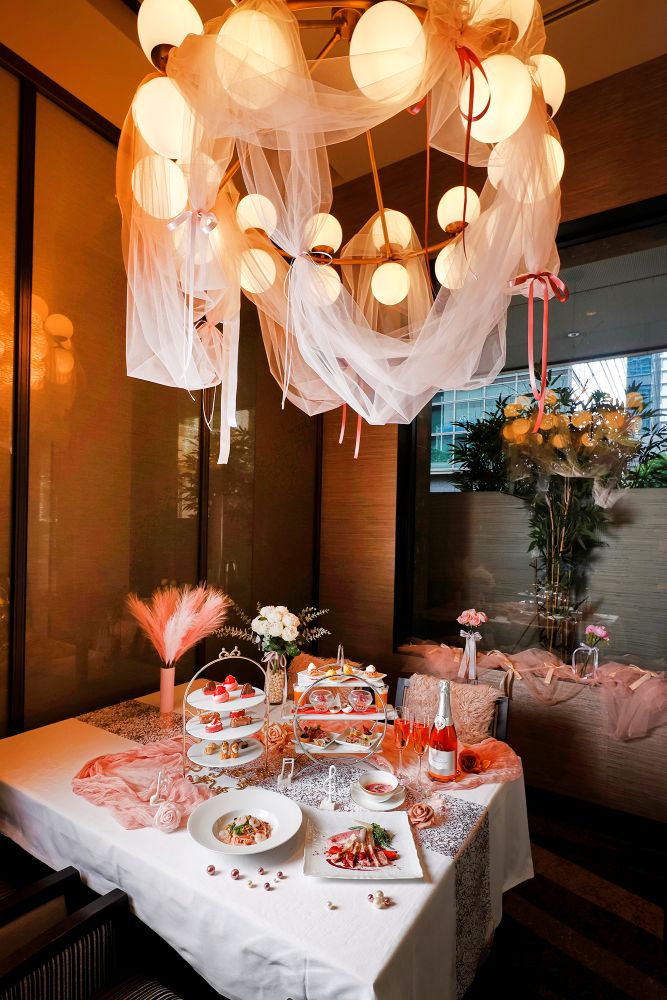 「ジリオン」にて販売する「ストロベリー＆ショコラアフタヌーンティー」税込み6,270円～（別途サービス料）