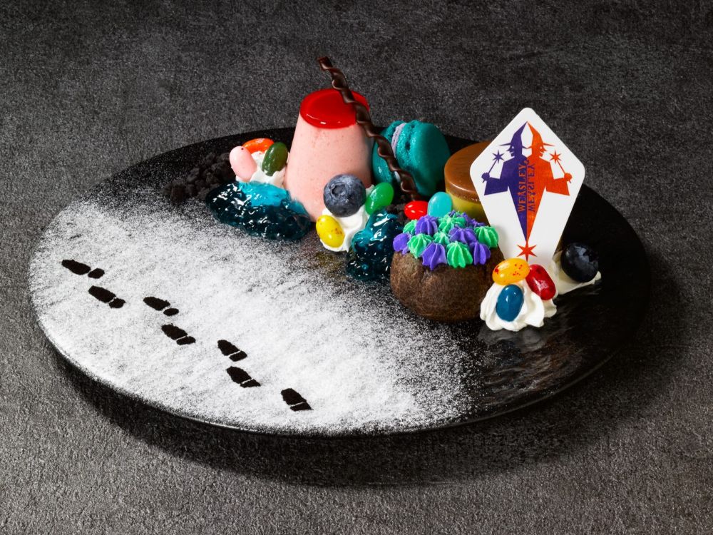 「バックロットカフェ」にて販売する「ダイアゴン横丁デザートプレート」税込み1,800円