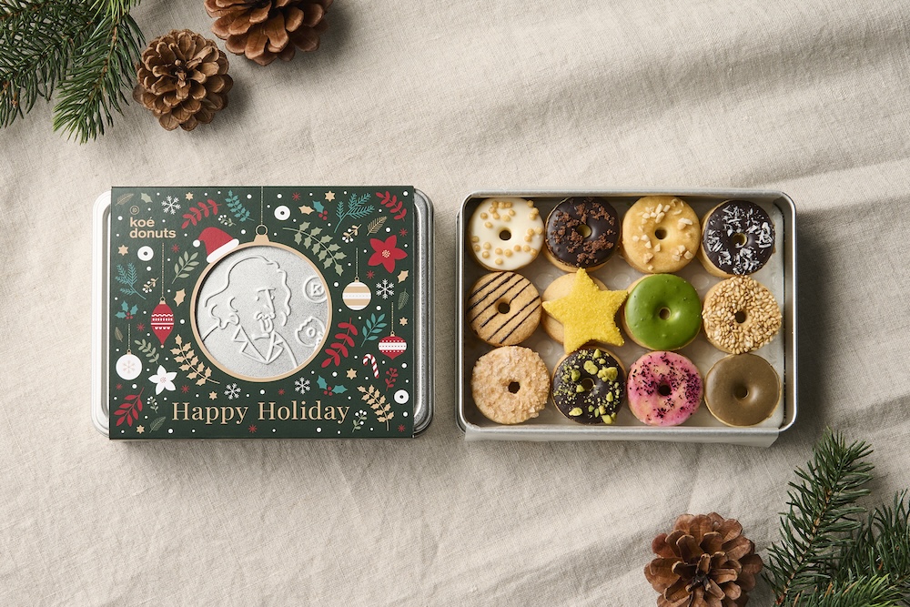 「koe donuts クッキー缶〈ホリデー〉」税込み2,380円