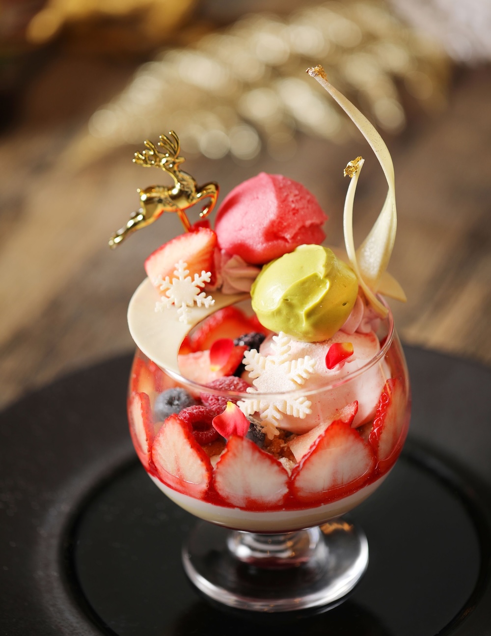 パフェ「ブルアネージュ　～グラスに閉じ込めた冬景色～」税込み2,662円