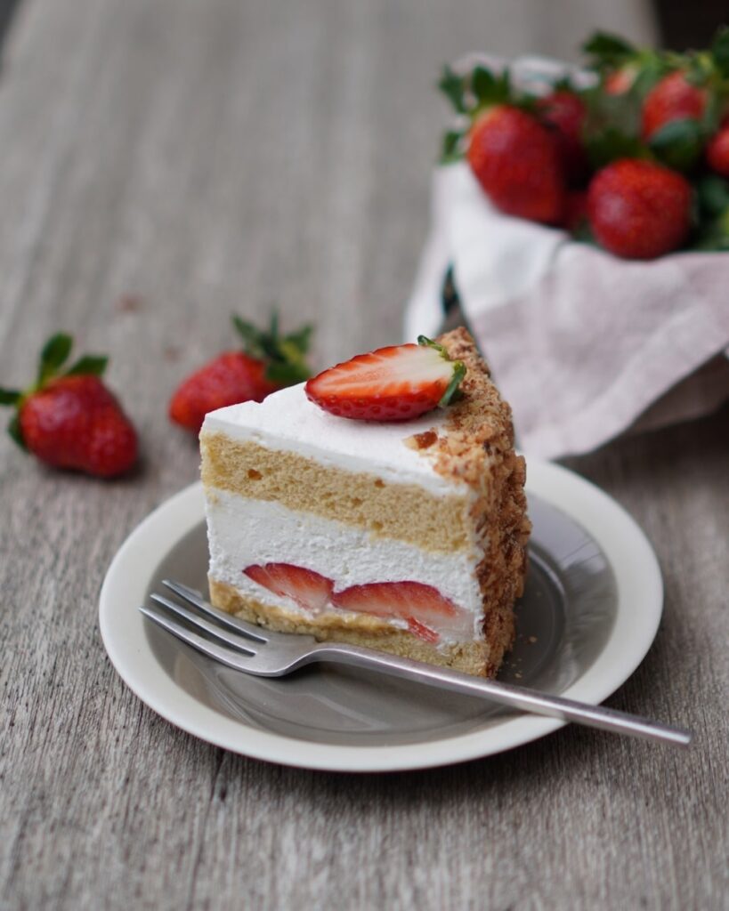 「完熟いちごのショートケーキ」テイクアウト・640円 、イートイン・652円