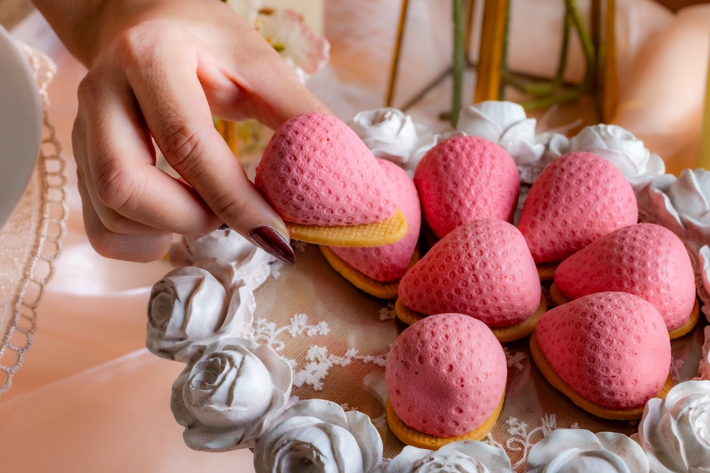 イチゴのスイーツビュッフェ「Strawberry Heaven~いちごに恋した天使の耽美~」イメージ