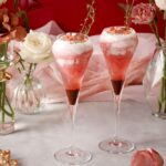 「ニューヨークラウンジ」にて販売する「ストロベリー＆ショコラアフタヌーンティー」税込み8,250円～（別途サービス料）