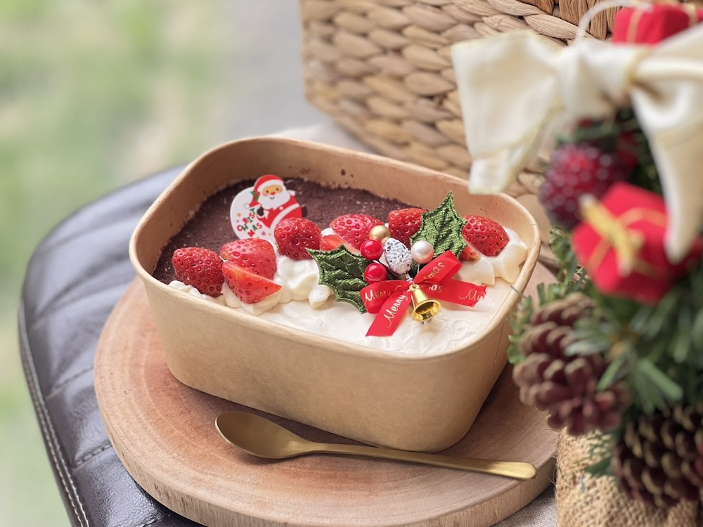 「雪のようにとろける、農薬不使用米粉のティラミス生カステラ〜クリスマスに贈る特別仕立て〜」