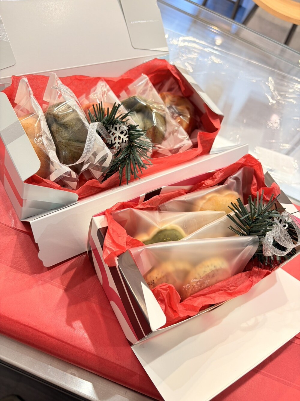 パティスリー洛甘舎はクリスマスギフトのラッピングを無料で提供します