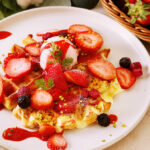 「ココノハ」の「苺づくしの贅沢ブリュレワッフル」