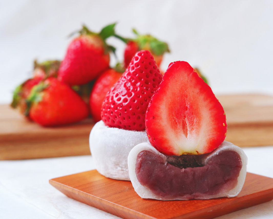 「旬果瞬菓 共楽堂」の「大いちご大福」