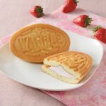 12月30日に発売される「Uchi Café　ふんわりワッフル　いちごミルク」税込み200円