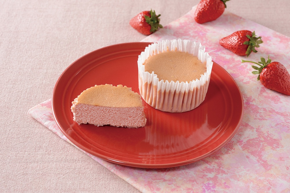 2026年1月5日より発売される「Uchi Café　生ベイクドいちごチーズケーキ」税込み297円