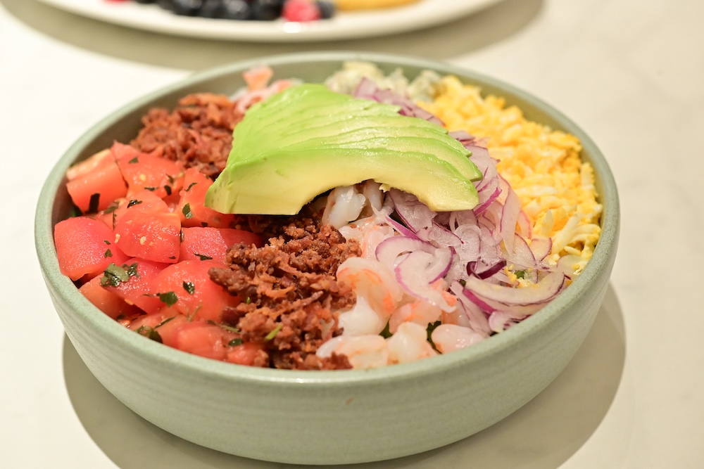 「シーフードコブサラダ」2,200円（別途サービス料）