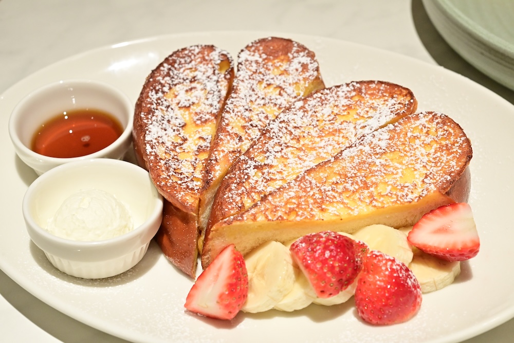 「フラッフィーフレンチトースト」1,980円（別途サービス料）