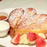 「フラッフィーフレンチトースト」1,980円(別途サービス料)