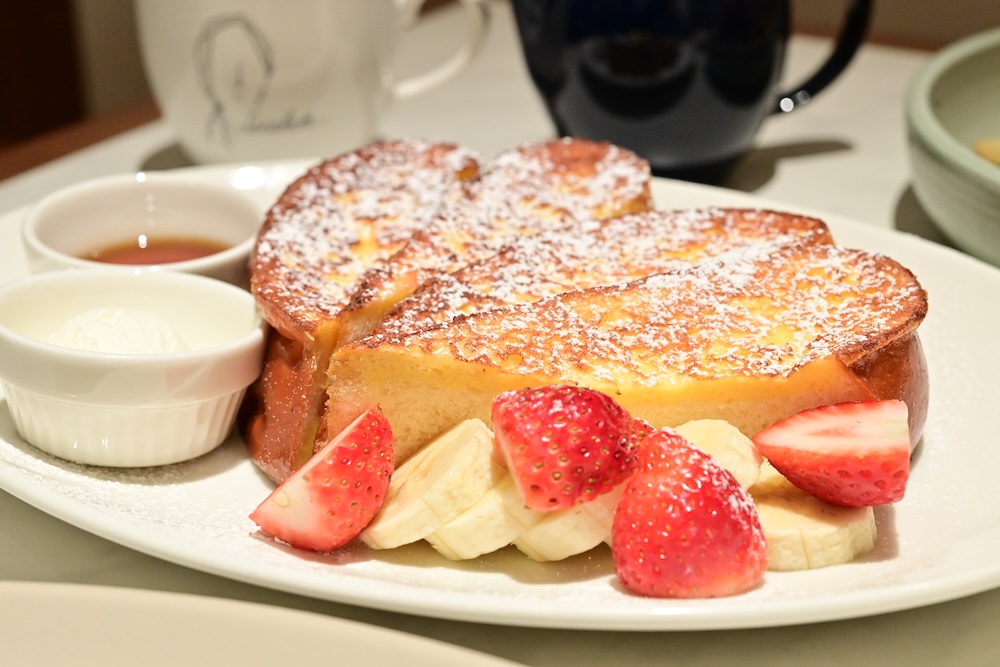 「フラッフィーフレンチトースト」1,980円（別途サービス料）