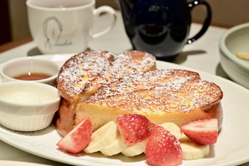 モーニングタイム向け「フラッフィーフレンチトースト」1,980円(別途サービス料)