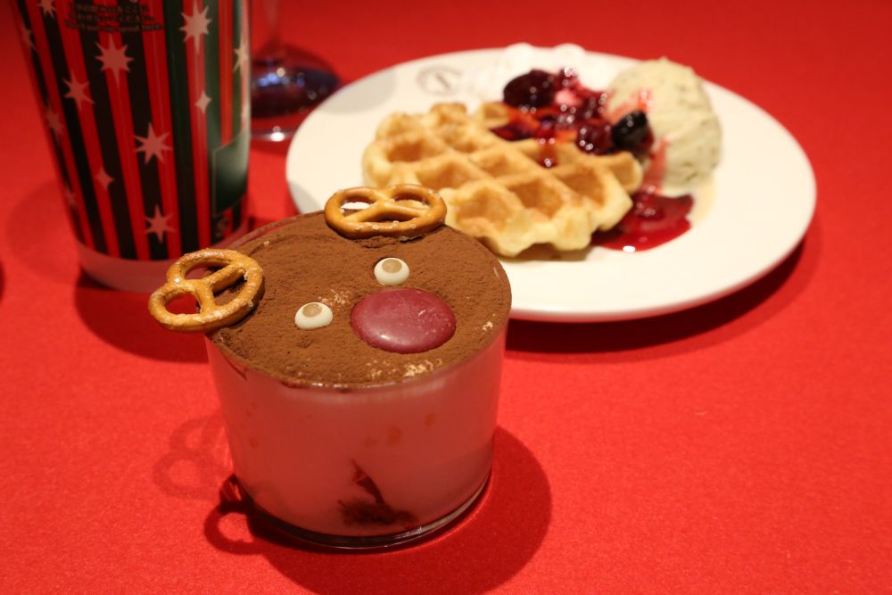 「組み立てるトナカイティラミス」税込み680円