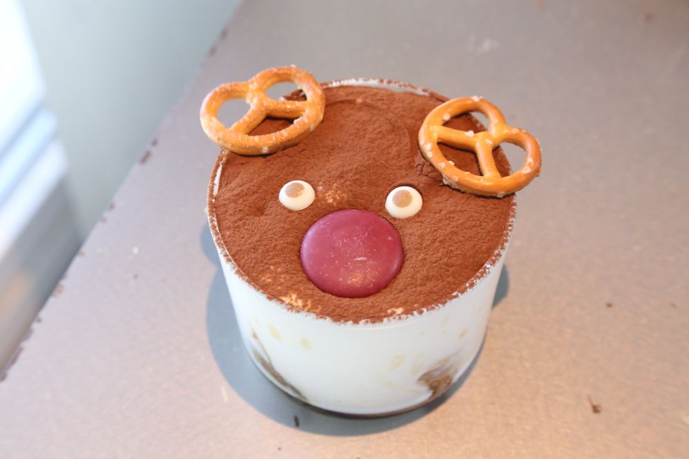 「組み立てるトナカイティラミス」税込み680円