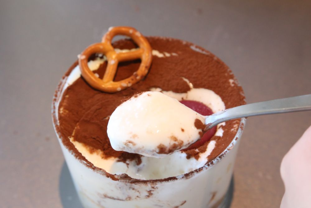 「組み立てるトナカイティラミス」税込み680円