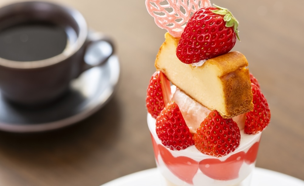 「苺とバスクチーズケーキのパフェ」イメージ